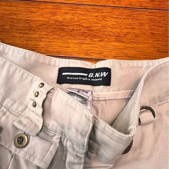 EUC Tan Oc Nygard Weekend Cargo shorts Size 6 #SUM9 - Picture 3 of 7